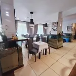 Plazowy Boss Z Restauracja 50 Metrow Od Morza 2*