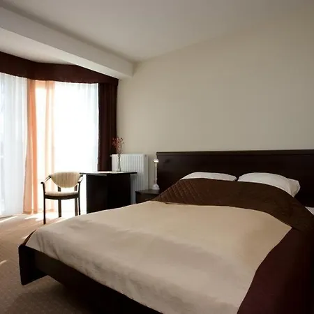 بيت ضيافة Plazowy Boss Z Restauracja 50 Metrow Od Morza Dziwnów