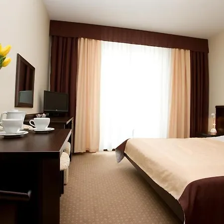 Plazowy Boss Z Restauracja 50 Metrow Od Morza 2*