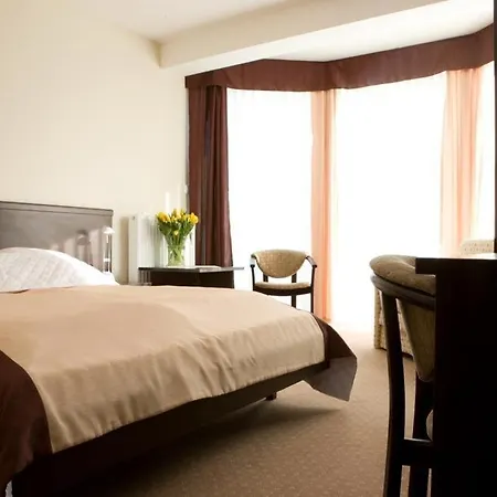 Plazowy Boss Z Restauracja 50 Metrow Od Morza