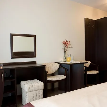 بيت ضيافة Plazowy Boss Z Restauracja 50 Metrow Od Morza