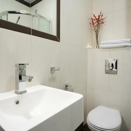 بيت ضيافة Plazowy Boss Z Restauracja 50 Metrow Od Morza 2*