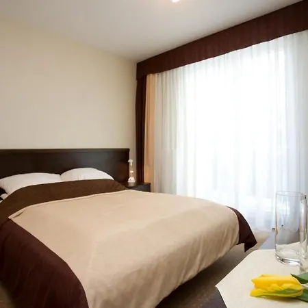 بيت ضيافة Plazowy Boss Z Restauracja 50 Metrow Od Morza 2*