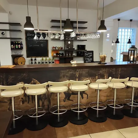 Plazowy Boss Z Restauracja 50 Metrow Od Morza