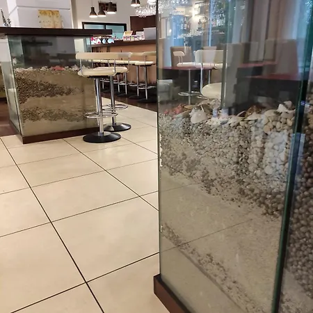 بيت ضيافة Plazowy Boss Z Restauracja 50 Metrow Od Morza 2*
