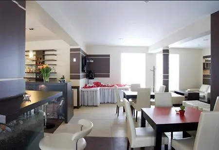 Gasthuis Plazowy Boss Z Restauracja 50 Metrow Od Morza
