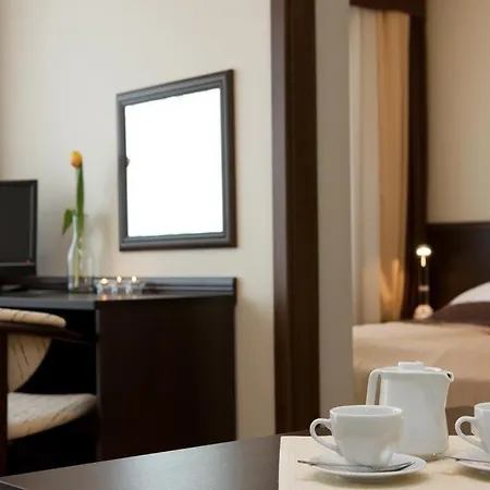 بيت ضيافة Plazowy Boss Z Restauracja 50 Metrow Od Morza 2*