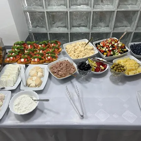 Plazowy Boss Z Restauracja 50 Metrow Od Morza