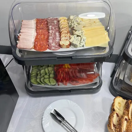 بيت ضيافة Plazowy Boss Z Restauracja 50 Metrow Od Morza 2*