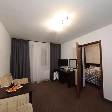 Maison d'hôtes Plazowy Boss Z Restauracja 50 Metrow Od Morza Dziwnów