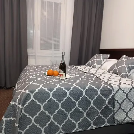 Plazowy Boss Z Restauracja 50 Metrow Od Morza