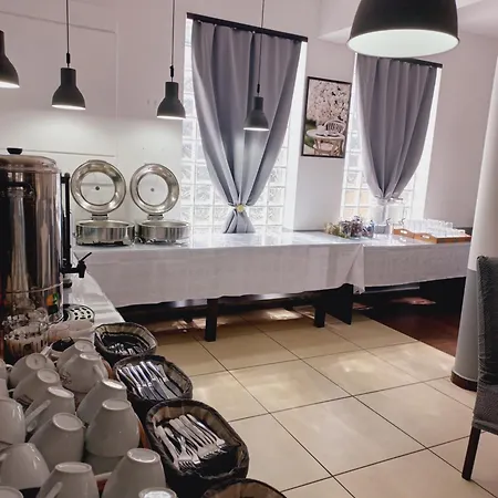 Plazowy Boss Z Restauracja 50 Metrow Od Morza