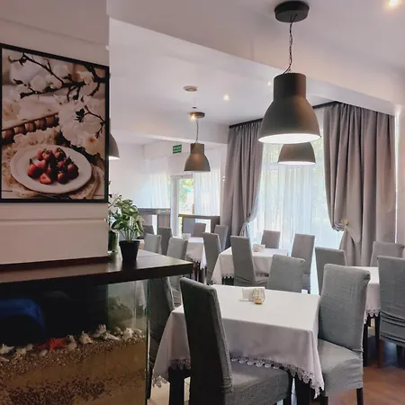 Plazowy Boss Z Restauracja 50 Metrow Od Morza Maison d'hôtes Dziwnów