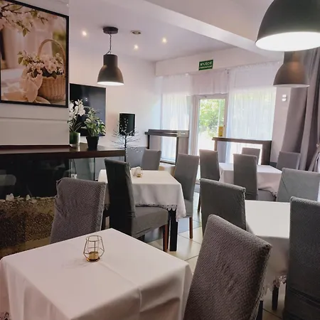 Maison d'hôtes Plazowy Boss Z Restauracja 50 Metrow Od Morza Dziwnów