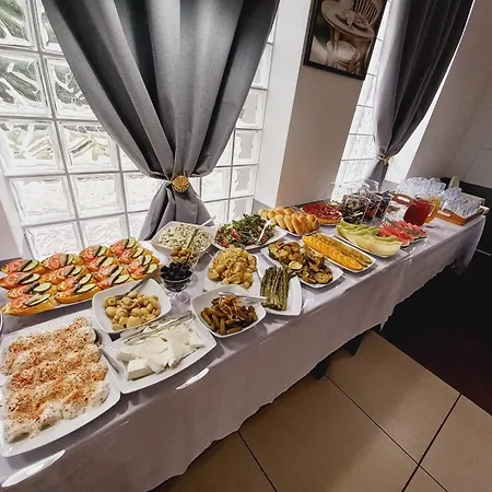 بيت ضيافة Plazowy Boss Z Restauracja 50 Metrow Od Morza Dziwnów