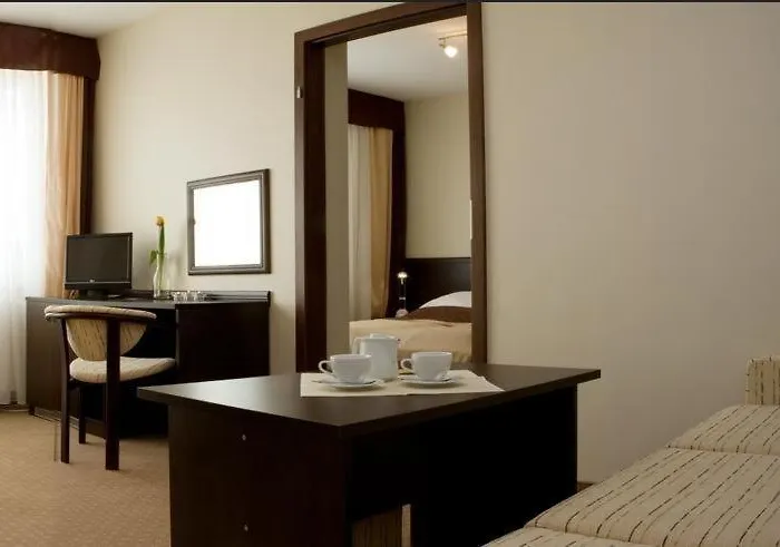 Plazowy Boss Z Restauracja 50 Metrow Od Morza