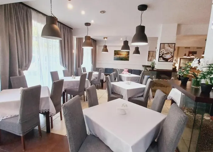 Plazowy Boss Z Restauracja 50 Metrow Od Morza Gasthof 2*