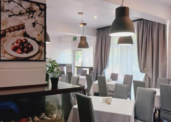 Plazowy Boss Z Restauracja 50 Metrow Od Morza Gasthof Dziwnów