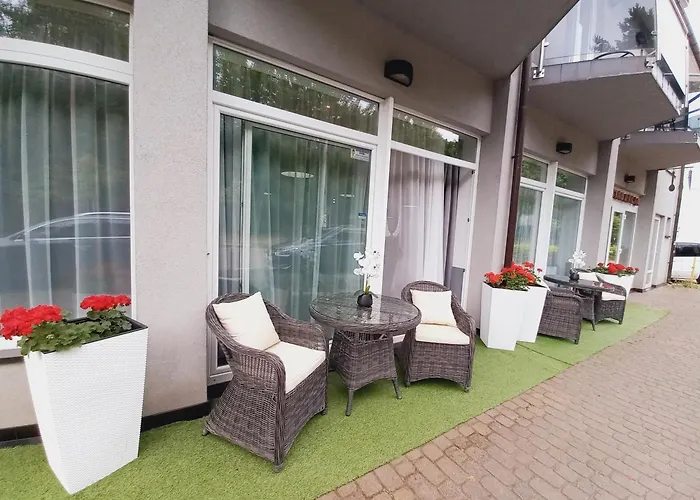 Plazowy Boss Z Restauracja 50 Metrow Od Morza